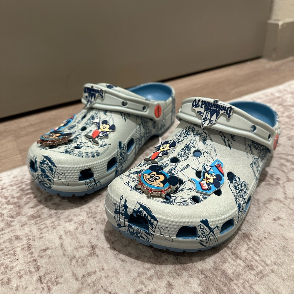 Crocs - Picture 3 of 9